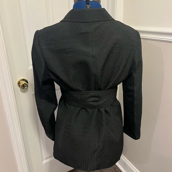BCBG MaxArzia Conner Black Tie Wrap Textured Blazer - Picture 4 of 6